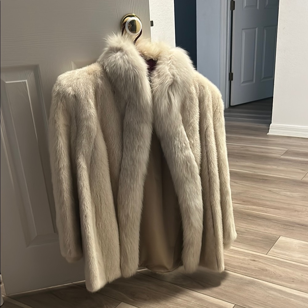 Chic Cream Mink Fur Jacket